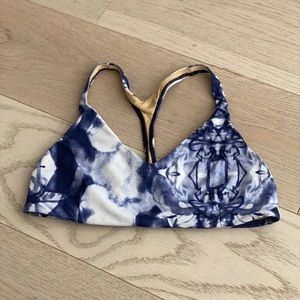Lululemon sports bra